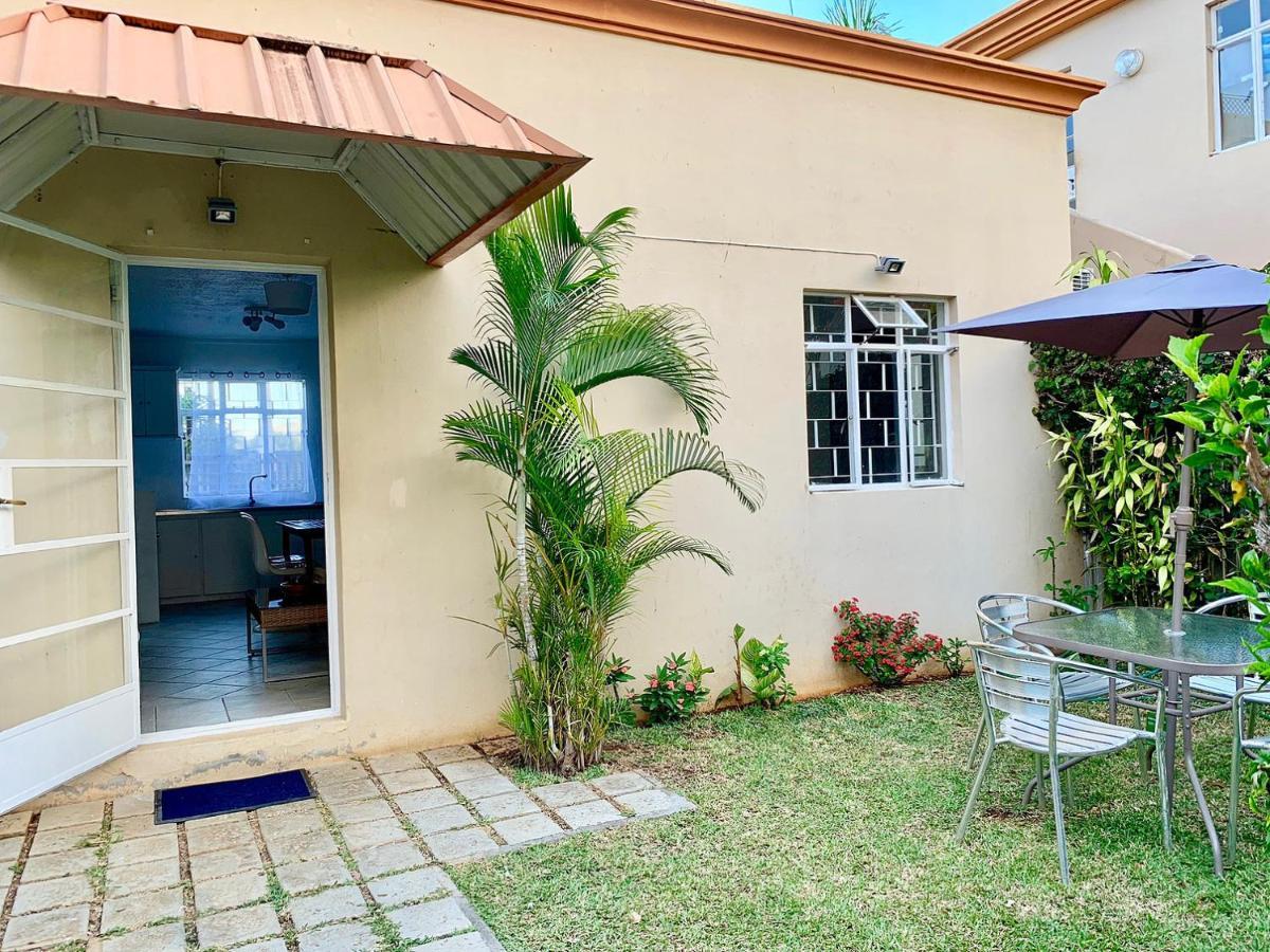 Beachfront 2 Bedroom-House - Tilacaze Flic en Flac Exterior photo